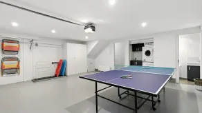 SURF CENTRAL - Wifi, double garage & smack bang in the middle of town - Image 2