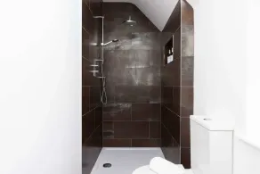 Modern 5-Bedroom Retreat Nr Coast - Image 3
