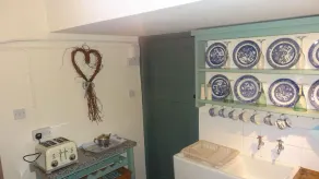A Delightful 19th Century Beamed Cottage In Trevone Bay, 3 Mins From The Beach - Image 4