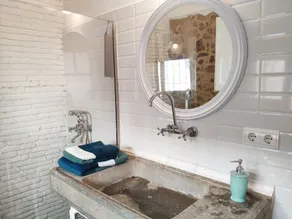 Loft LOVE, charming, cozy, comfortable, centrally located, king bed (2-4 pax). - Image 4