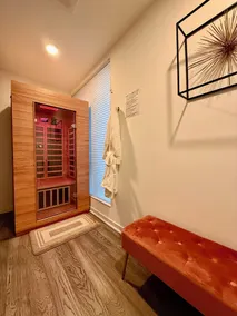 Queen Anne Rooftop- Water and City Views, Parking, Sauna, Near Stadiums - Image 2
