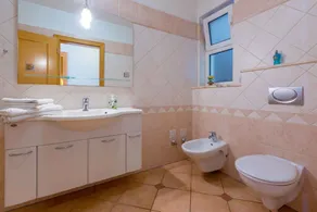 Holiday apartment with air conditioning - Image 2