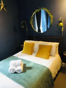 Nyth Bach - Little Nest. Stylish apartment in central Pembrokeshire  - Image 4