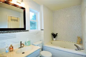 Cheerful 3-bedroom resinetial home with hot tub - Image 5