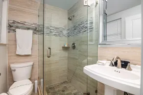 ⭐BEACHSIDE BLISS!⭐Singer Island 2/2⭐Huge Pool+Spa - Image 2