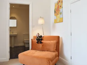 3 bedroom accommodation in Richmond - Image 4