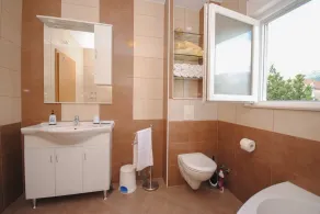 Large apartment close to the beach - Image 3