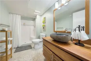 2125 Superior Living - Image 4