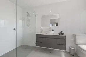 Reflections - BEAUTIFUL 4 BEDROOM CANAL WATERFRONT HOME - Image 2