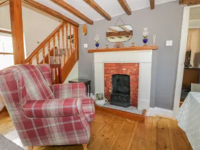 ROSE COTTAGE, pet friendly, with a garden in Felixstowe, Suffolk - Image 4