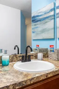Retreat with bike access/full kitchen/Fence yard/board games/mins from Orlando - Image 2