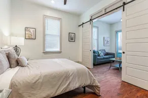 New Orleans Chic Oasis for 8, Near St. Charles - Image 4