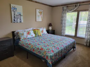 Lake Palestine Lakefront, Dock, Deck. 3 bd 2bt Large yard, Beautiful Sunrises - Image 3
