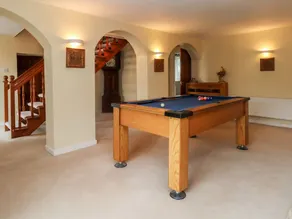 MOODY HOUSE FARM, pet friendly, character holiday cottage in Chorley - Image 4