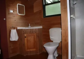 Cabina indipendente con 1 camera da letto - cascate, foresta pluviale, fauna selvatica, sentieri per passeggiate - Image 3