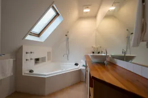 Private Estate 10 bedrooms, 27-30 pax, games room, bar, 9 bathrooms, spa suites - Image 4