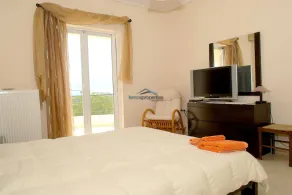 Luxury villa with a swimming pool in Lefkochoara, Messinias - Image 5