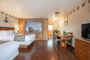 Tortuga - 1 Bedroom Suite with 3 Queen Beds at Wanderlust Inn, Pet Friendly - Image 4