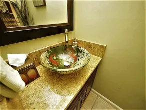 Beautiful Townhome 10 min from Charleston & Beaches, Pool, Tennis Court! - Image 2
