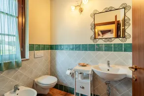 'Rosa Bianca' Room with Shared Pool, Wi-Fi and Air Conditioning - Image 3