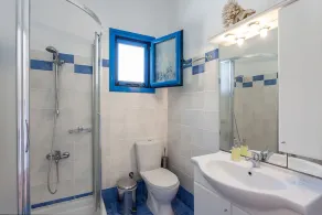 Villa with stunning view out to the sea accross the viladge of Glossa - Image 2