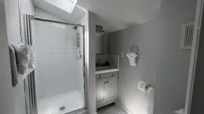 Spacious Family sized Home near Metro Station - Image 4