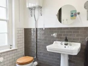 2 bedroom accommodation in Scarborough - Image 2