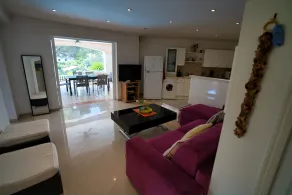 First floor of a villa with a sea view in a very quiet area - Image 5