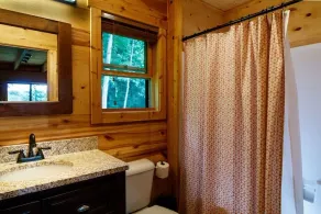 Birch Cove Cabin: det perfekte sted til en rolig, afsondret flugt ved søen. - Image 2