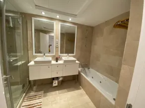 Apartamento en 1ª Línea de Playa con Terraza Cubierta y Descubierta - Image 4