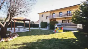 House with living-dining room with fireplace, fully equipped kitchen, bathroom for disabled people. - Image 1