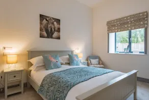 A wonderful luxurious large family home sleeping 12 with a huge garden and a swimming pool - Image 3