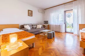 Holiday apartment with large terrace and sea view - Image 4