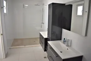 Villa moderna con piscina! - Image 2