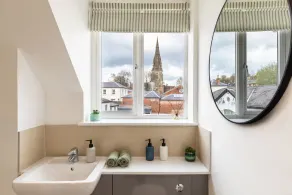 4 Bed City House with Private Garden and Parking - Image 4