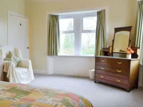 2 bedroom accommodation in Balloch, Loch Lomond - Image 5