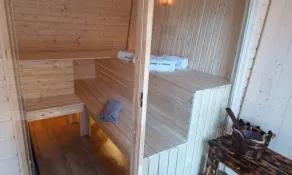Holiday home, private sauna and jacuzzi - Image 4