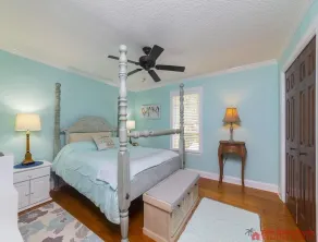 Excellent Location ~ Island Surf Cottage ~ Sleeps 4 - Image 4