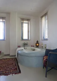 Moorish style property with lovely garden and large pool in Gaucín village. - Image 4