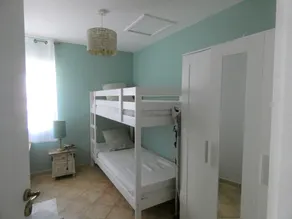 Beautiful apartment in quiet villa with swimming pool - Image 4