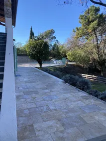 8-person villa in quiet location near lake and beach - Image 4