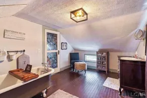 Experience Tecumseh charm, just a quick 27-min drive to speedway fun - Image 4