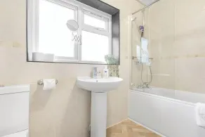 Spacious 3BHK near Heathrow - Image 2