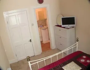Traditional2-bed conversion in Bothwell village, near Glasgow - Image 4