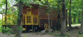 Back to basics the Daffodil trailer close to the hiking trails - Image 5