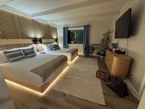 The Sandbar Lodge at Torch Lake - Image 2