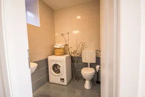 Detached house in a quiet and sunny location with pool - Image 4
