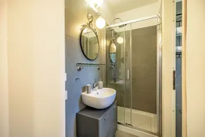 PRIVATE APARTMENT FOR 2 PEOPLE - Image 2