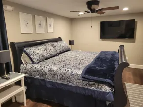 Entire Guest Unit - Cool Canby Crib-Full Basement - Image 4