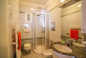 Decorados com bom gosto apartamento de 2 quartos com varanda e vista para o lago de sonho - Image 3